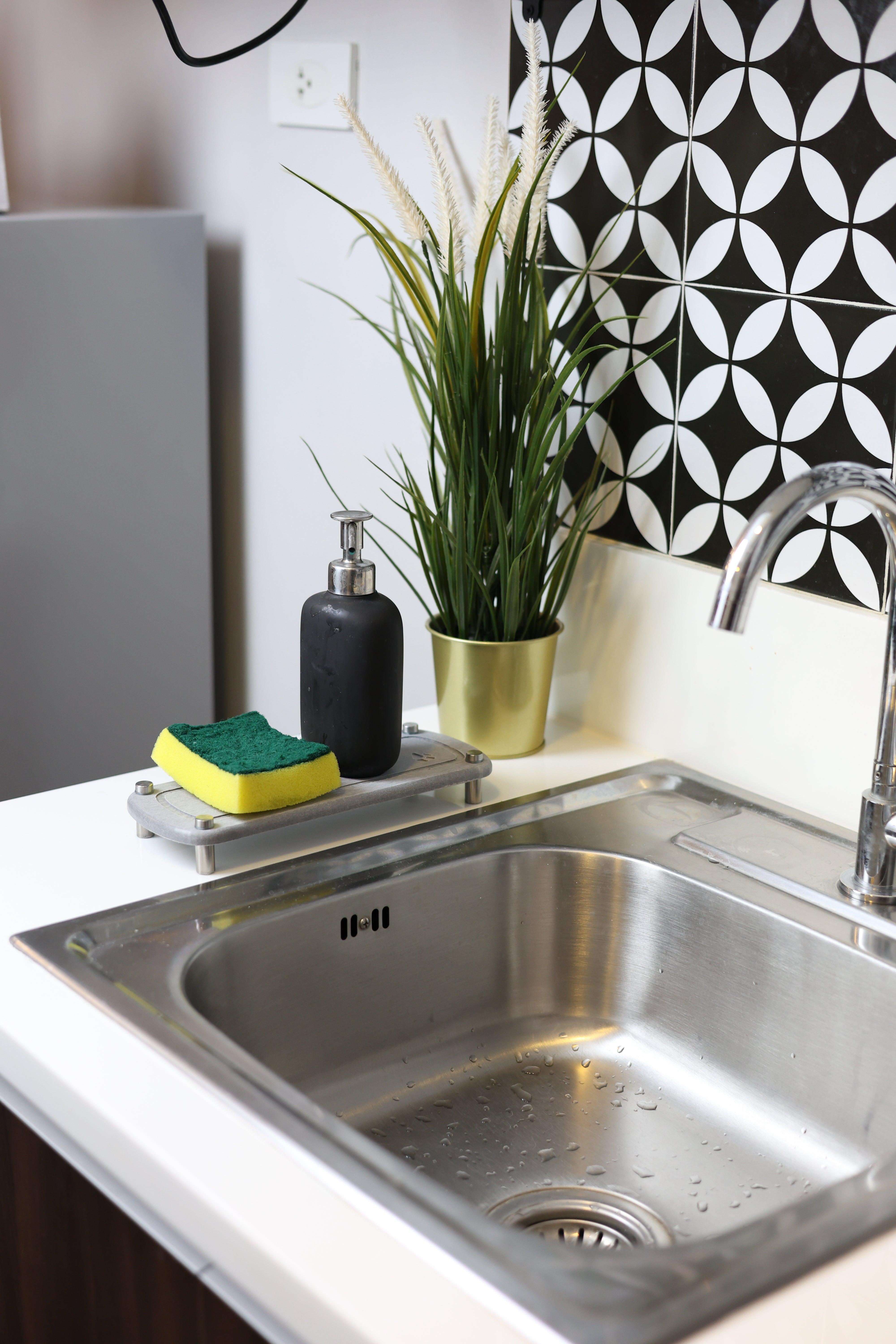 Kyubey InstaDry Sink Caddy | The Nest Attachment Parenting Hub