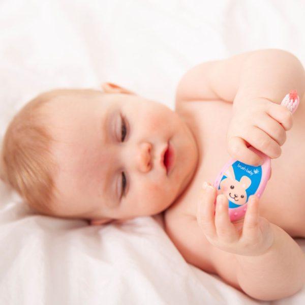 Brush-Baby Bobbie Flossbrush 0-36mo | The Nest Attachment Parenting Hub