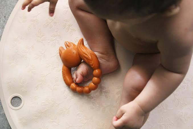Natruba Round Bath Mat w/ Leaf Pattern 100% Natural Rubber | The Nest Attachment Parenting Hub